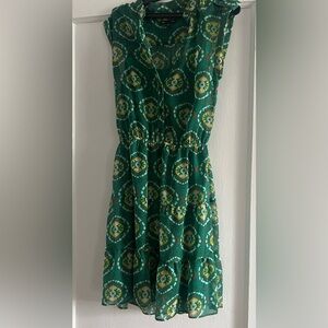 Gap summer mini dress with green built in slip dress. XS.